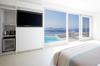 Unlimited Volcano View Suite with Private Veranda and Heated Plunge Pool