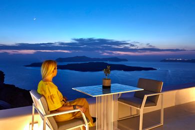 Unlimited Volcano View Suite with Private Veranda and Heated Plunge Pool