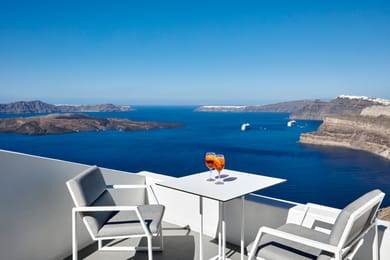 Red Suite with Full Privacy | Heated Plunge Pool and Caldera View