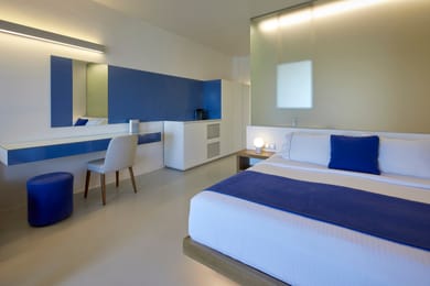 Infinity Suite with Heated Plunge Pool and Caldera View