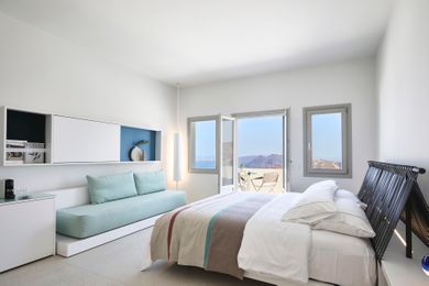 Rubi Suite with Heated Plunge Pool and Caldera View
