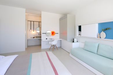 Rubi Suite with Heated Plunge Pool and Caldera View