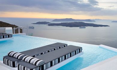 Sugarmoon Suite with Private Veranda | Heated Plunge Pool and Caldera View