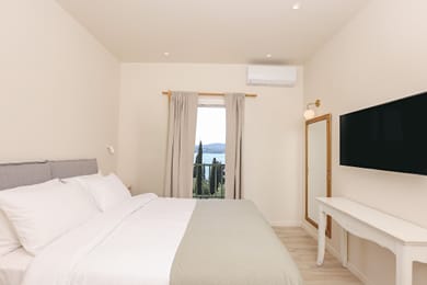 Queen Suite with Sea View