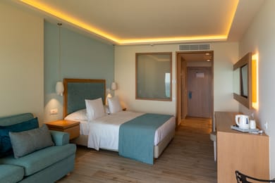 Front Sea View Deluxe Triple Room