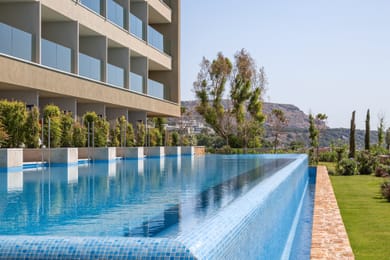 Sea View Family Swim-up Room