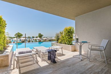 Sea View Family Swim-up Room