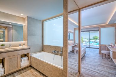 Sea View Family Swim-up Room