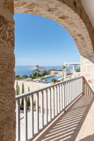 2 Bedroom Sea View Maisonette with Sharing Pool