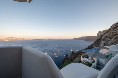 Amaya Glamour Villa with Caldera View & Indoor Hot Tub