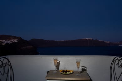 Amaya Glamour Villa with Caldera View & Indoor Hot Tub