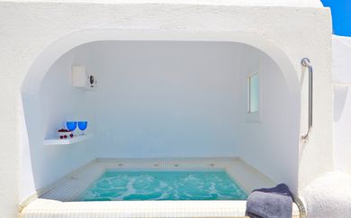 Amaya Windmill Maisonette | Caldera View-Outdoor Hot Tub
