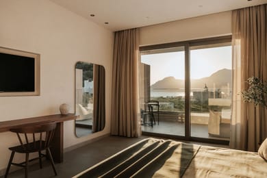 Deluxe Sea View Suite