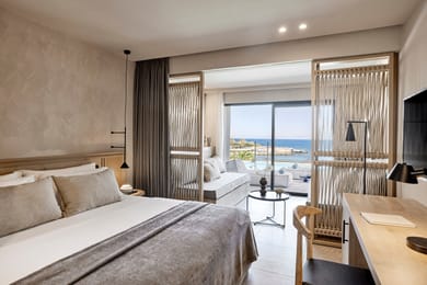 Junior suite with Sea View & Swim Up Pool