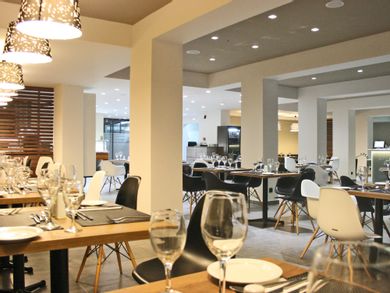 Amphitryon Hotel - Image 3