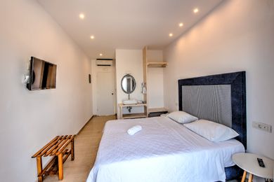 Anamar Santorini Hotel - Image 2