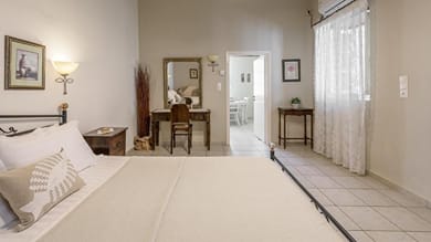 Anastasias Rooms Triovasalos - Image 2