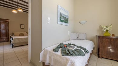 Anastasias Rooms Triovasalos - Image 3