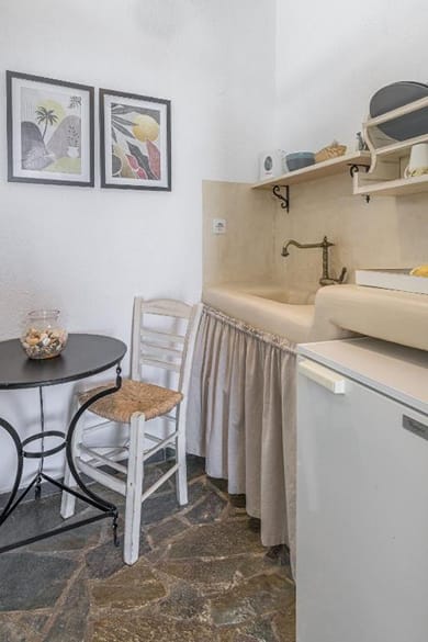 Anastasias Rooms Triovasalos - Image 4