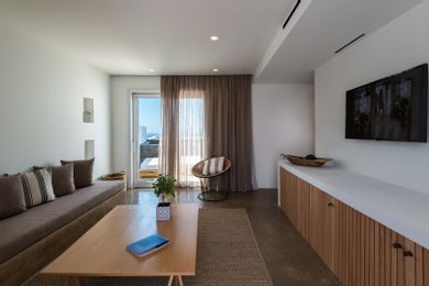 Family Suite with Infinity Pool