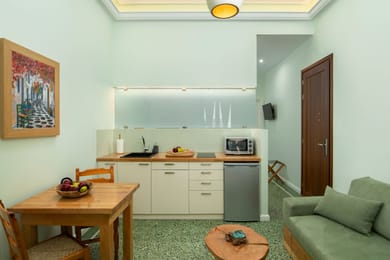 Happy Traveller's Suite