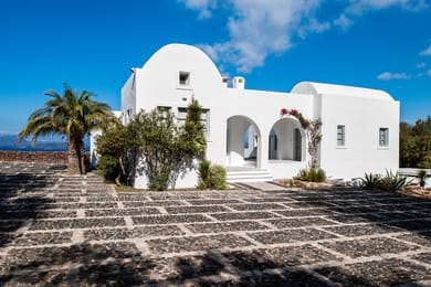 Presidential 7 Bedrooms Villa with private pool in Akrotiri village