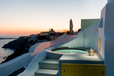 Private One Bedroom Villa with Hot tub and Caldera View (Avra)