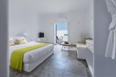 Superior Studio with Hot Tub and Sea View