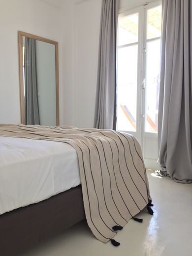 Island White - Sunrise apartment