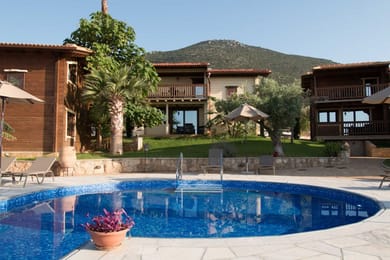 The Farmwood Cottage - 2 Bedroom Villa with Sauna & Shared Pool