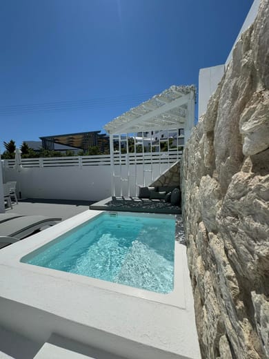 Suite with outdoor Hot Tub | Sun Flower