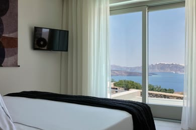 Family Suite Sea View with Private Pool (Located 100m away from the main property)