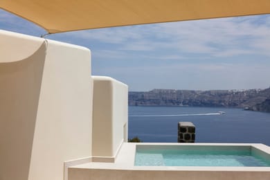 Junior Suite Sea View with Plunge pool (Located 100m away from the main property)