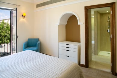 1 bedroom Apartment - AHE13