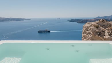 Sunset Suite with Hot Tub and Caldera View