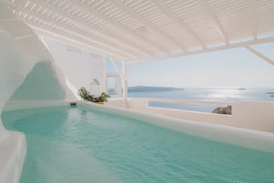 Apeiron Cave Suite with Hot Tub and Caldera View