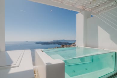 Sunset Crystal Suite with Hot Tub and Caldera View