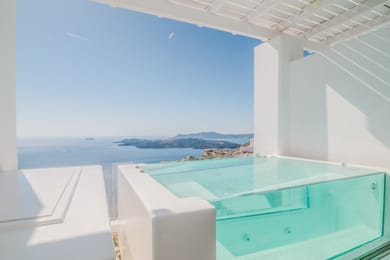 Sunset Crystal Suite with Hot Tub and Caldera View
