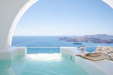 Executive Blue Suite with Hot Tub and Caldera View