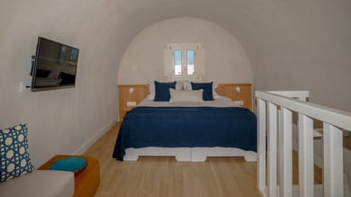 Loft suite with Hot Tub and Caldera View