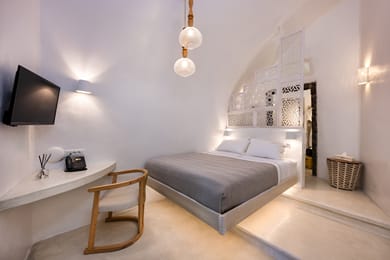 Cozy Suite indoor jacuzzi shared balcony