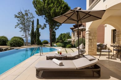 One Bedroom Suite Swim-Up Golf & Sea View