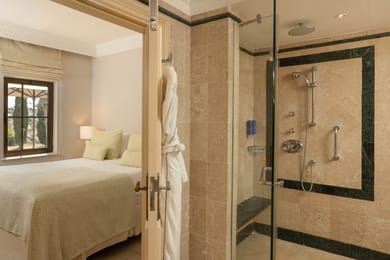 One Bedroom Suite Swim-Up Limited Sea View