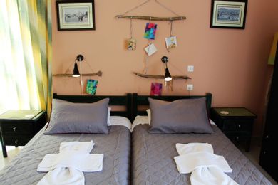 Triple Studio-"Comfy&Arty"