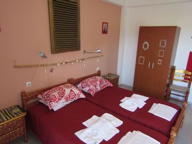 Family Two Bedroom Apartment-"Sunny Room"