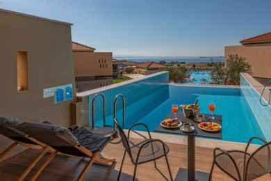 Junior Suite with Pool | ASTERIAS
