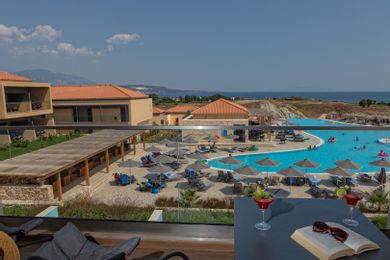 Junior Suite with Pool | ASTERIAS