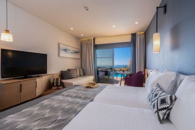 Junior Suite with Pool | ASTERIAS