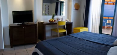 Double or Twin Room Sea View