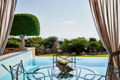 Queens Maisonette Sea Front  with Private Pool